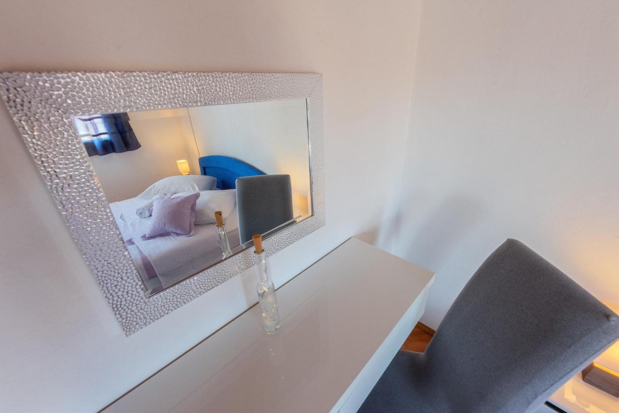 Perica Apartment And Perica Room With Separate Entrance Zadar Eksteriør billede