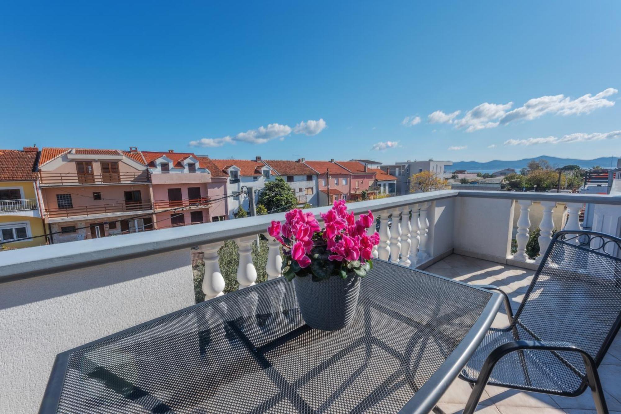 Perica Apartment And Perica Room With Separate Entrance Zadar Eksteriør billede